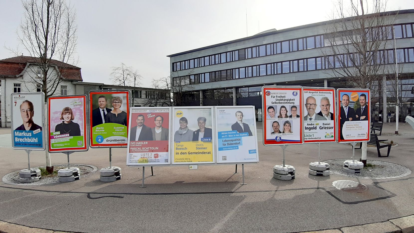 Wahlplakate in Dübendorf, Symbolfoto Wahlen 2022